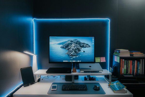 Comment convertir un ancien moniteur VGA en un écran tactile pour un projet de borne interactive?